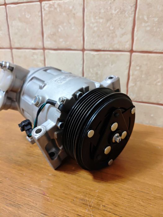 Kompresor Sprężarka Klimatyzacji NRF 32816 Volvo Ford Mazda 1.6