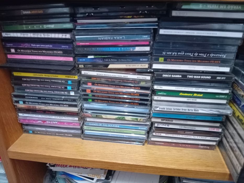 Cassetes, CDs e DVDs