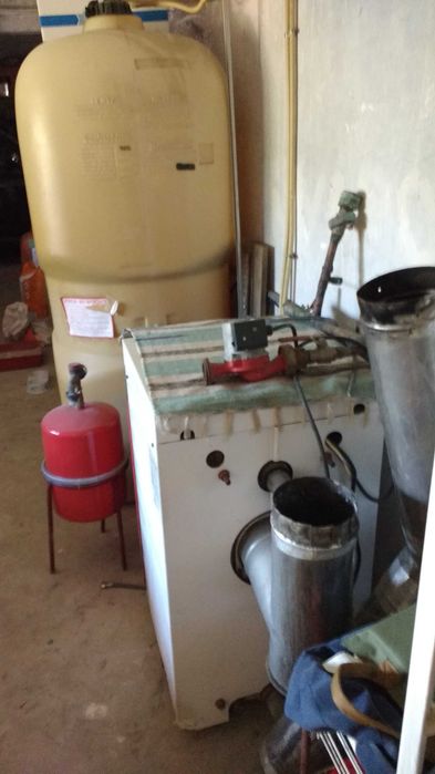 Caldeira a gasóleo marca Roca