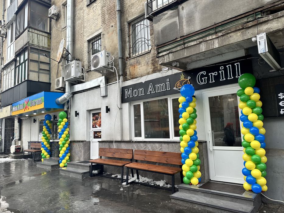 Арки из воздушных шаров, украшение магазинов шарами, фотозона