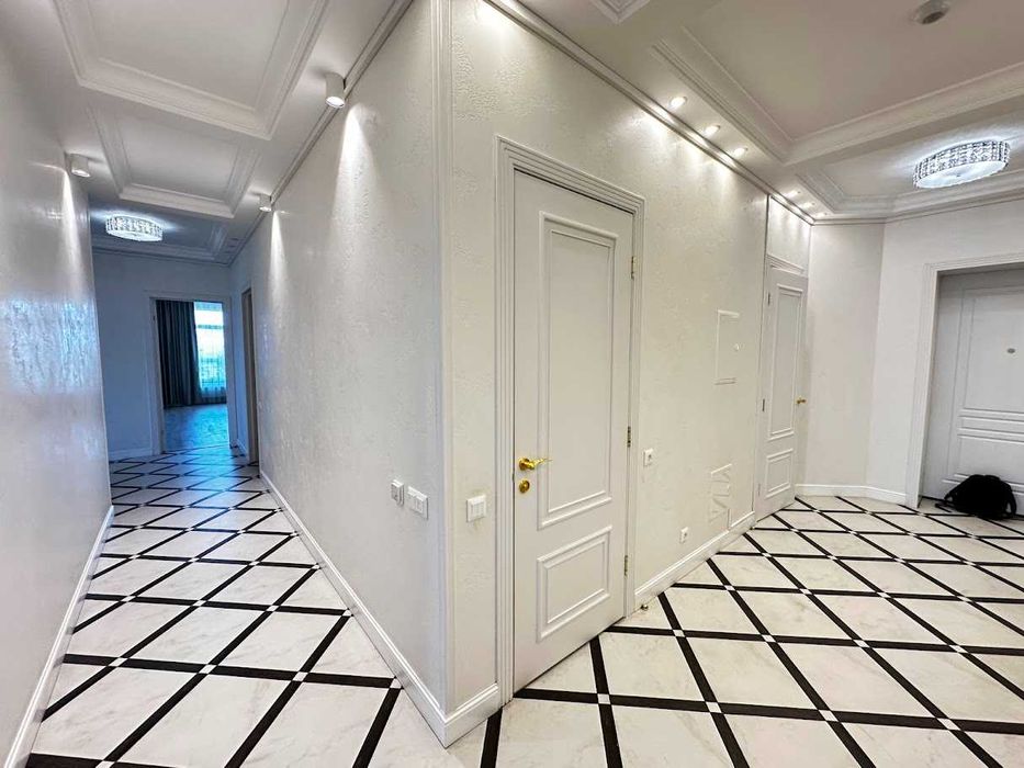 Без%! Оренда офісу в ЖК Карнегі, м.Кловська (150 кв.м.)