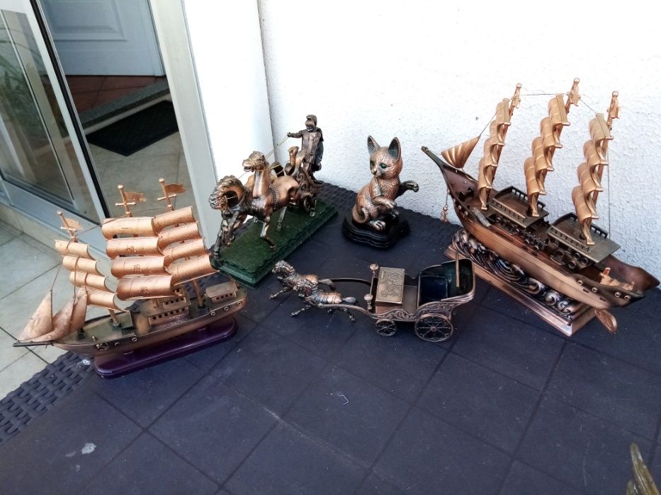 Decoração em bronze e latao