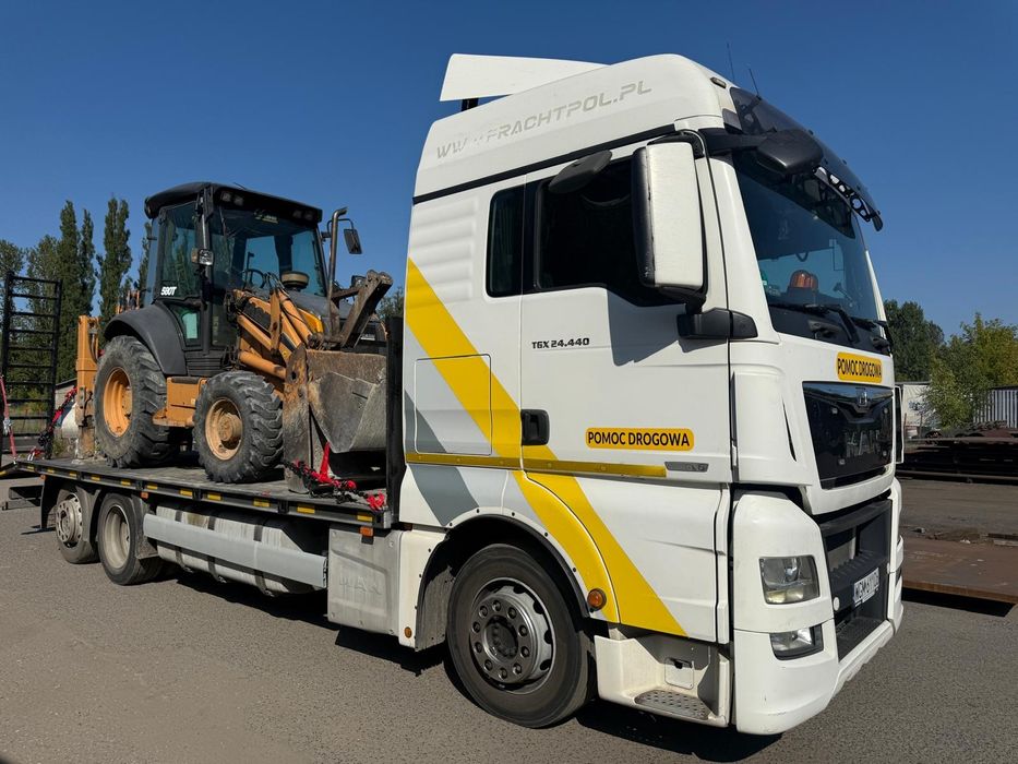 Transport maszyn budowlanych.