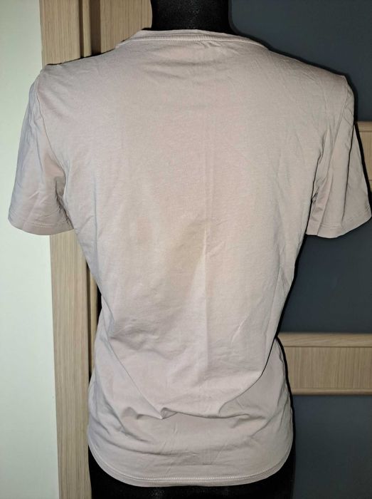 Bluzka tshirt Guess pudrowy róż star gwiazda Los Angeles