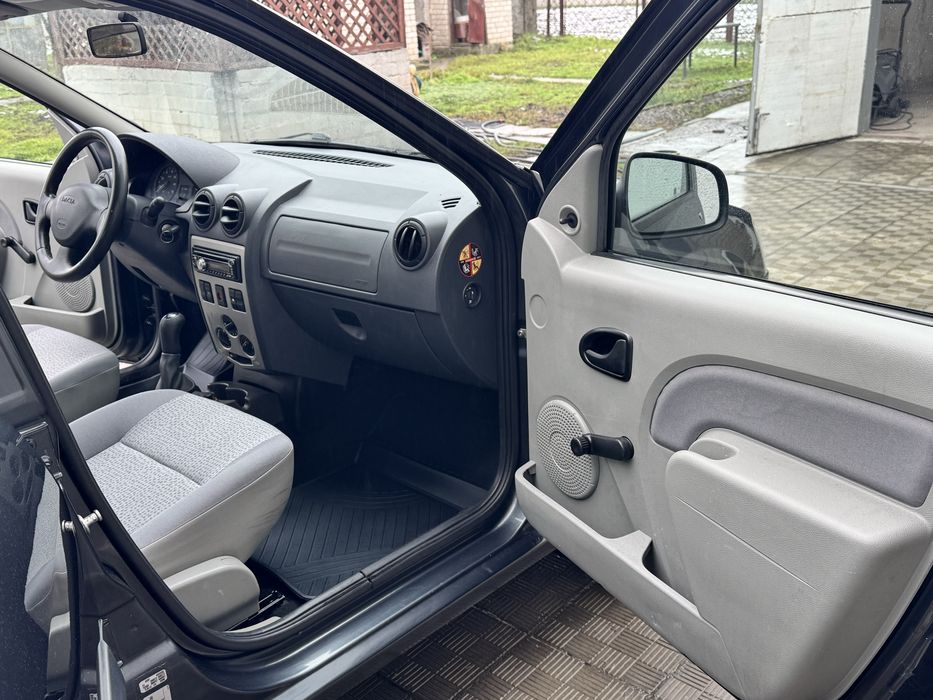 Дача Логан MCV 2010 рік 1.6.