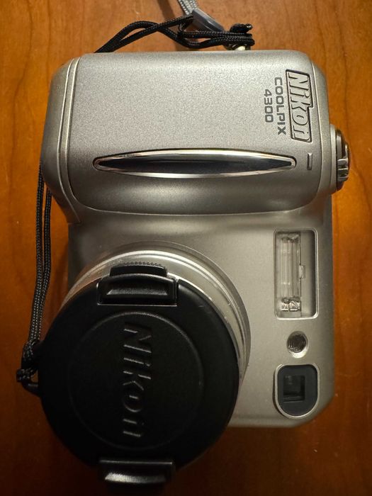 Máquina Fotográfica NIKON Coolpix 4300 DIGITAL - Colecionadores