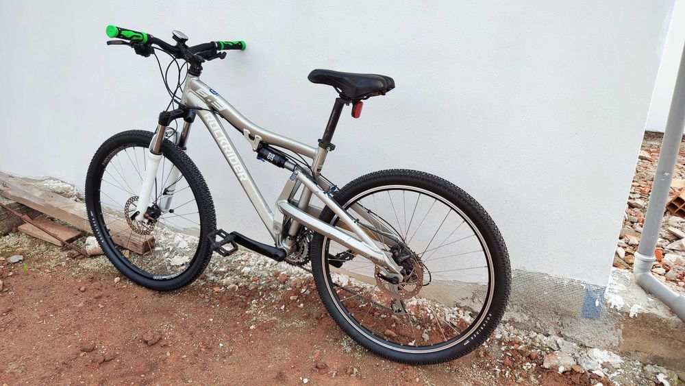 Bicicleta Rockrider 6.3 com Suspensão total