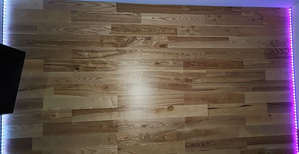 Ściana z paneli drewnianych