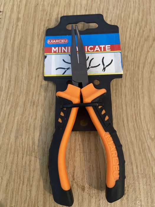 Alicate normal e de pontas