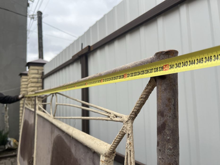 Ворота/брама/забор.