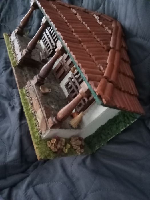Miniatura de casa  rural latino americana em artesanato