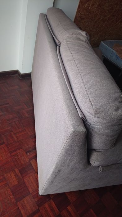 Sofá de 2 lugares bege