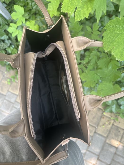Сумка chanel бежевого кольору