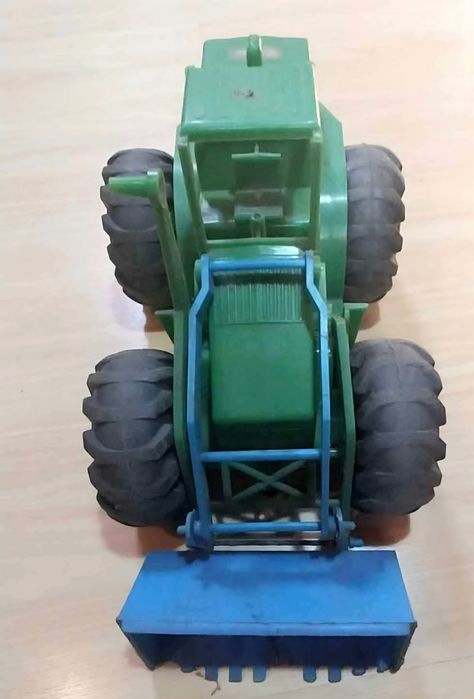 Brinquedo antigo fabricado em plástico