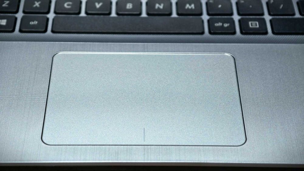 Laptop ASUS 15'6", i5-7200U, 16GB RAM, 256GB + 1TB, torba gratis!