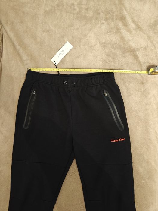 Оригінальний теплий костюм Calvin Klein (розмір L)