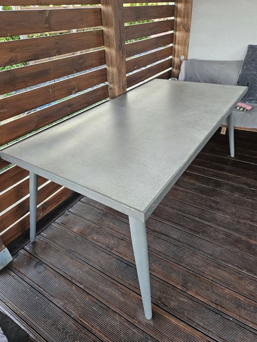 Stół ogrodowy z gresu na taras duży