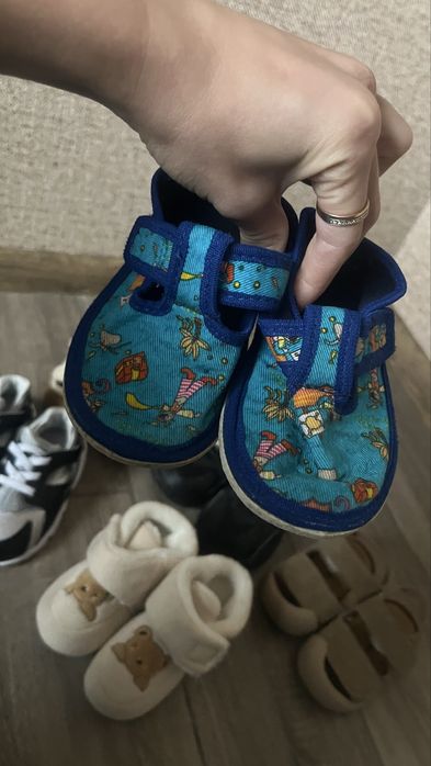 Кросівки, сандалі, пінетки