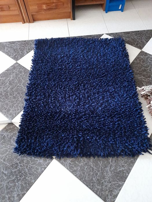 Tapetes em trapilho em azul ezcuro