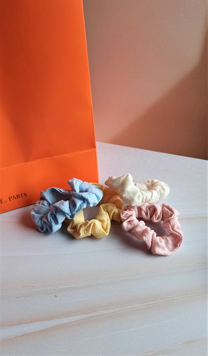 Трендові заколки для волосся клік клак та резинки для волосся