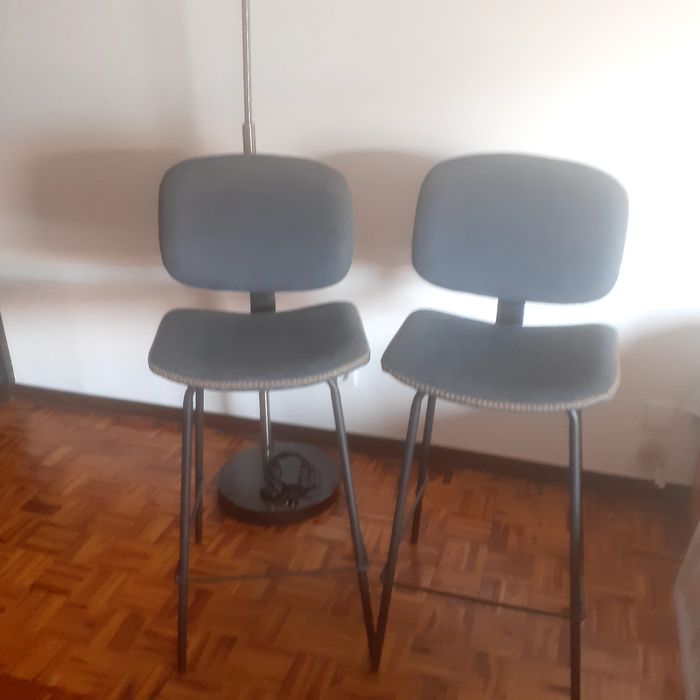 Cadeiras  altas    .