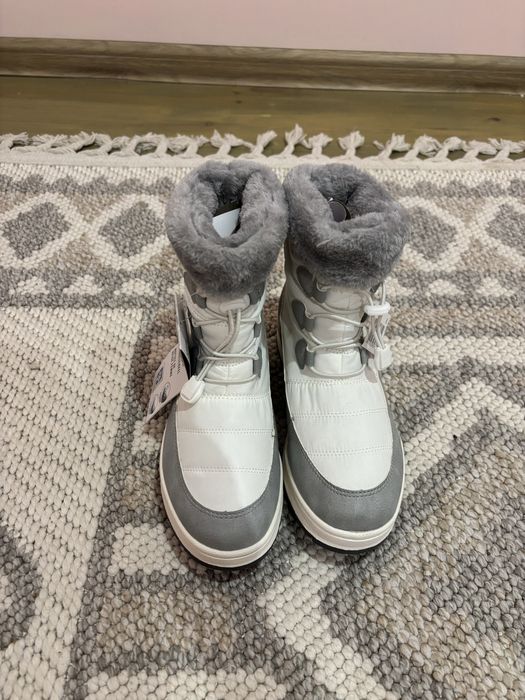 Продам нові дитячі чобітки