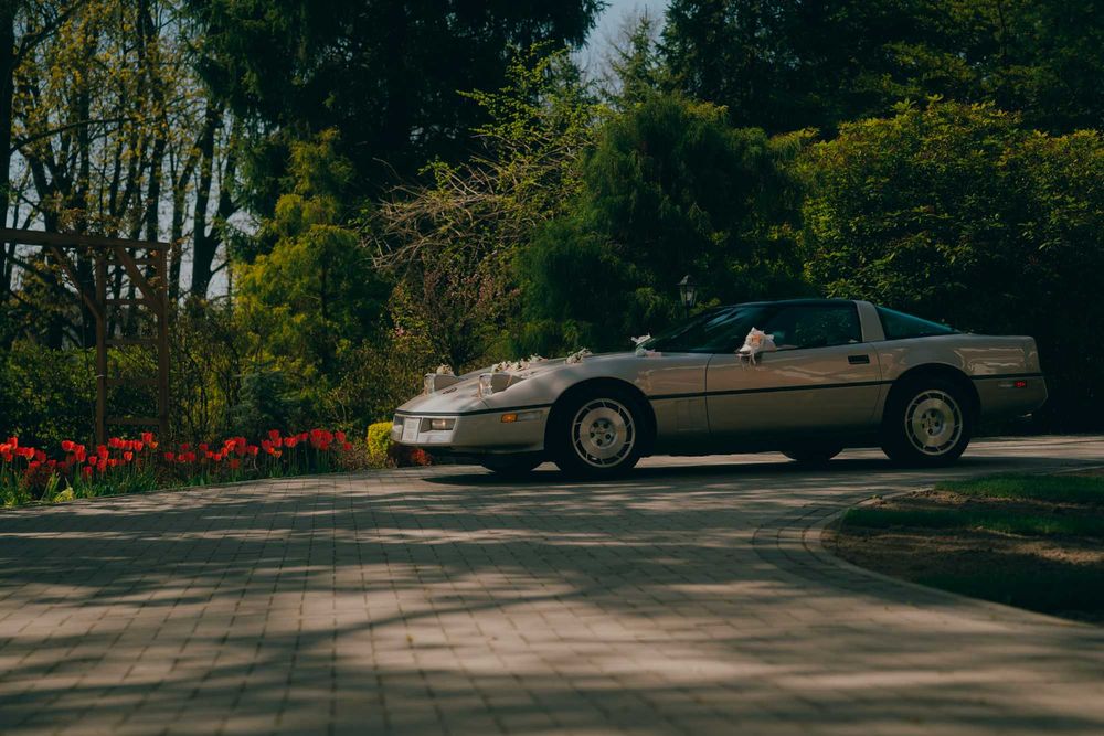 Szampańska Corvette C4 - wynajem samochodu, auto na ślub, wesele