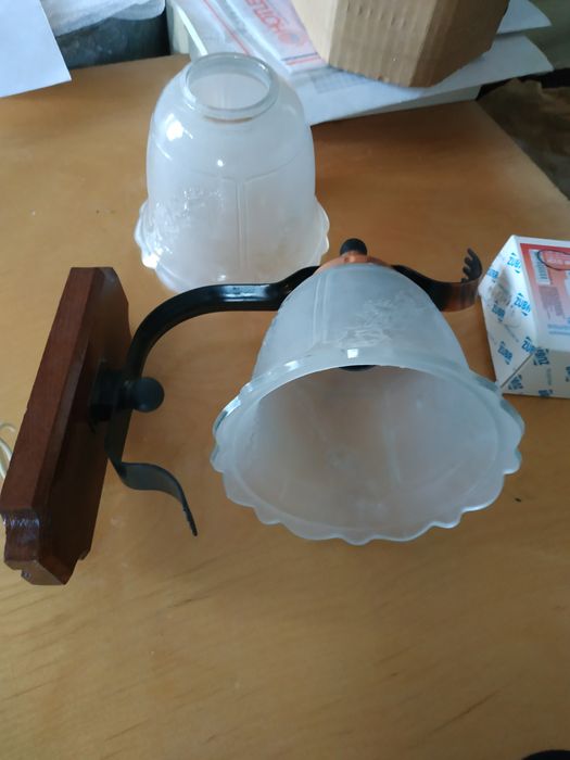 Бра зі скляними плафоном