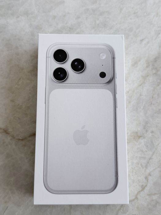 NOWY Iphone 17 pro | 256 GB | silver