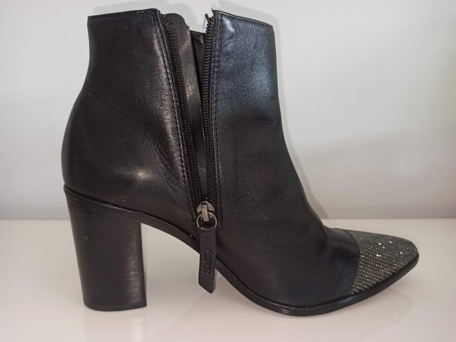 Botim Schutz em couro e cristais tamanho 38