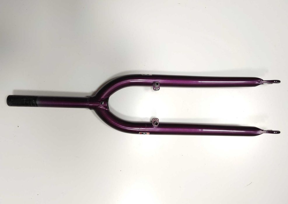 Rarytas sztywny widelec Univega 1" stalowy 26" Formula ahead 871g