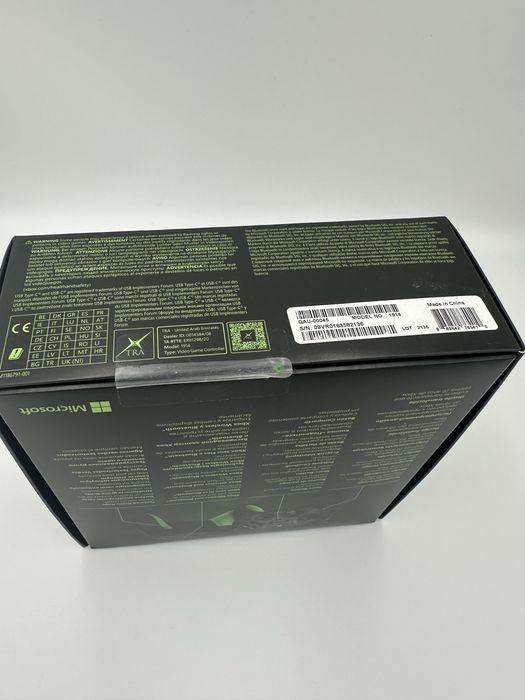 Kontroler bezprzewodowy Microsoft Xbox Series, edycja specjalna 20th Anniversary.