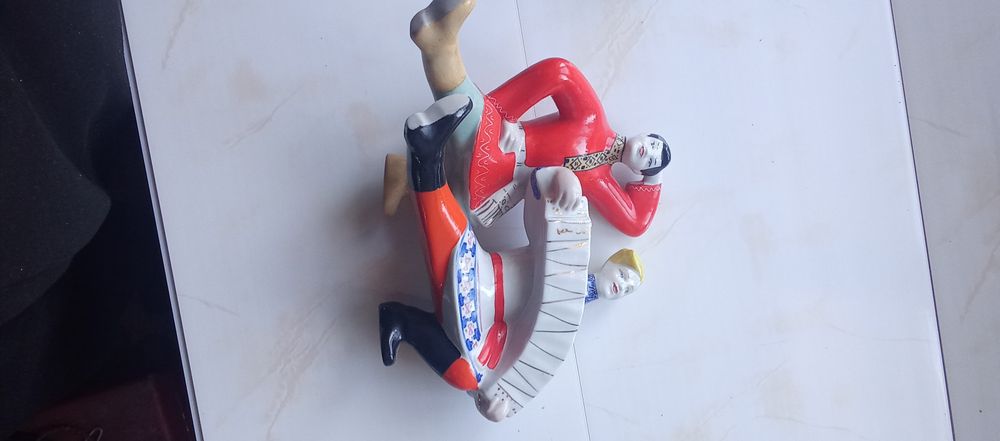 Три статуетки. Полонне