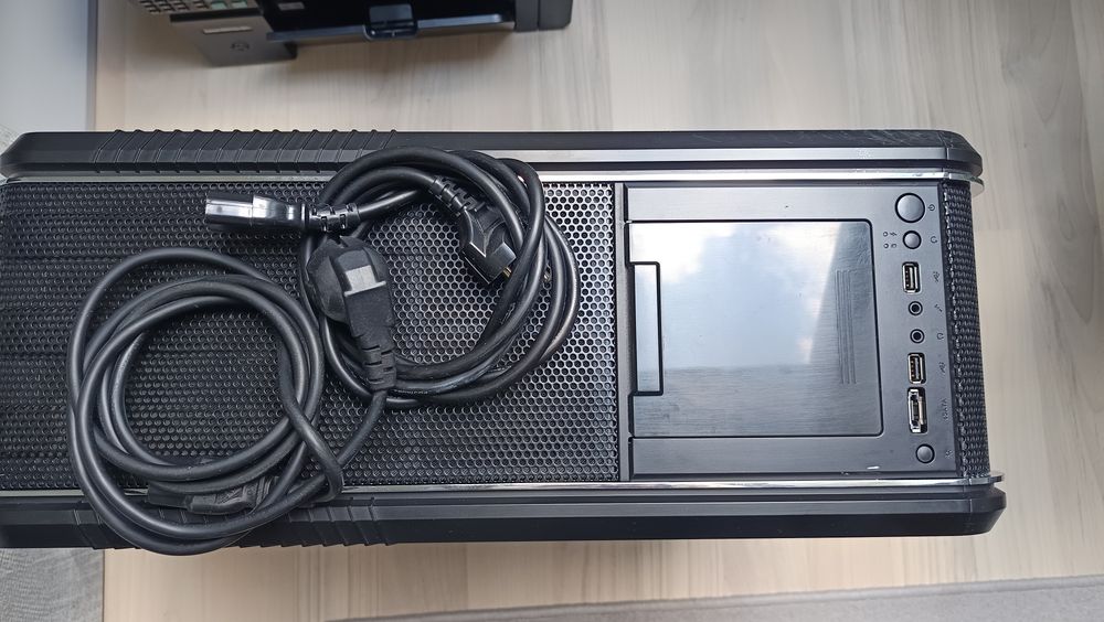 Komputer stacjonarny Intel i5, 12 GB RAM, używany, sprawny