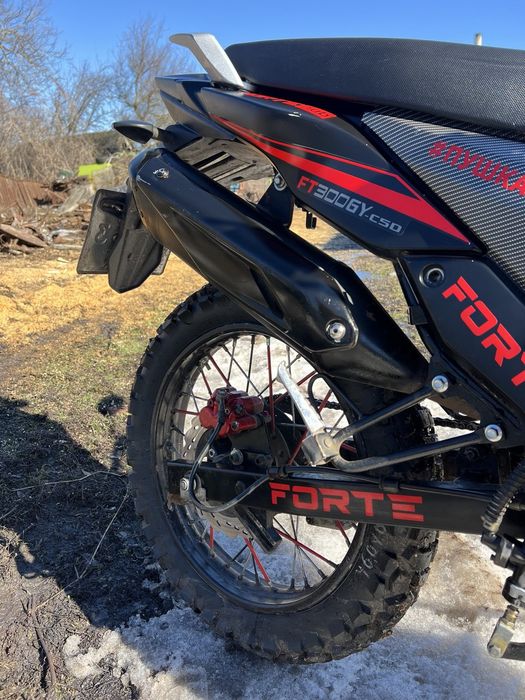 Продам  мотоцикл Forte Cross 300