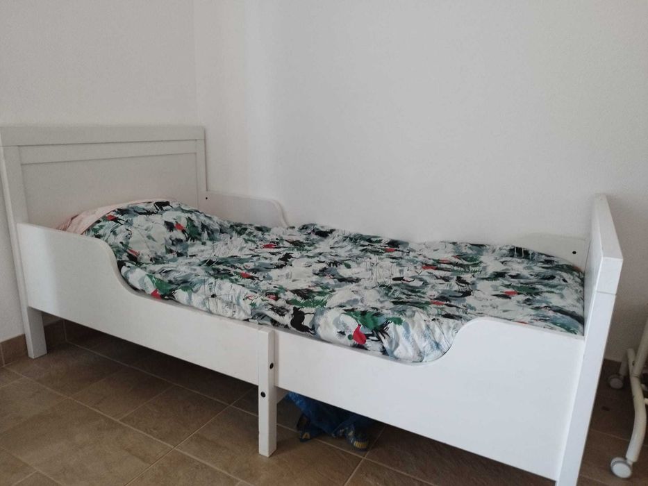 Cama de criança em ótimo estado