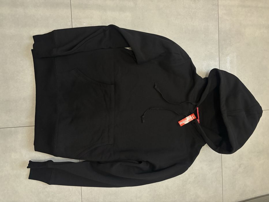 Czarna bluza supreme