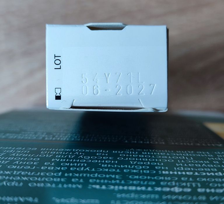 Набір La Roche Hyalu B5, 10 мл + Крем Anthelios Correct SPF 50, 15 мл