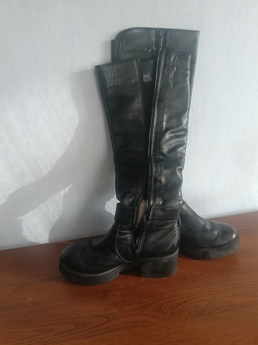 Продам жіночі чорні зимові чоботи бу 40