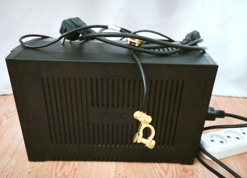 ДБЖ APC Back UPS 1400 безперебійник під акумулятор 12В потужність700Вт