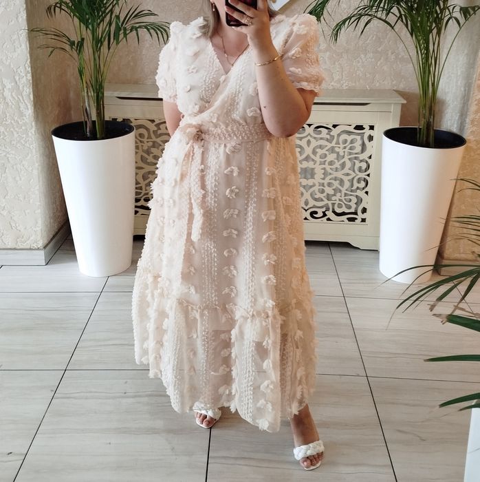 Сукня одягнута один раз