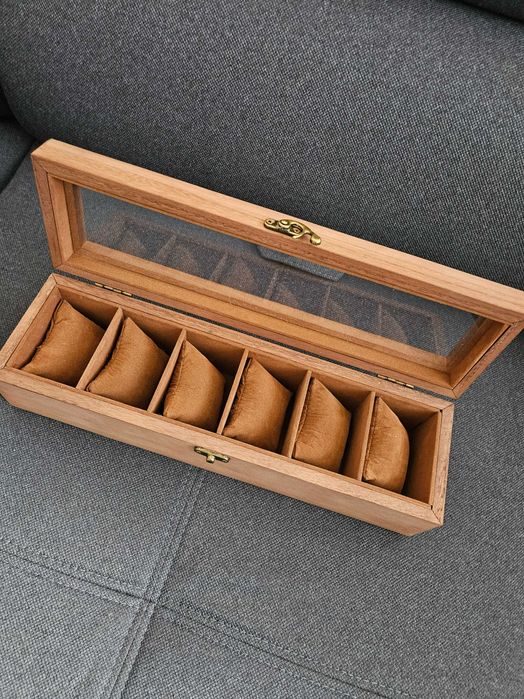 Drewniana szkatułka pudełko ekspozytor do zegarków biżuterii prezent