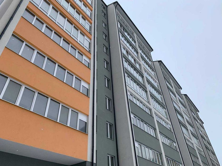 Продається 2 кімнатна квартира, середній поверх.