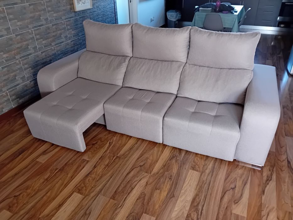 Sofá três lugares