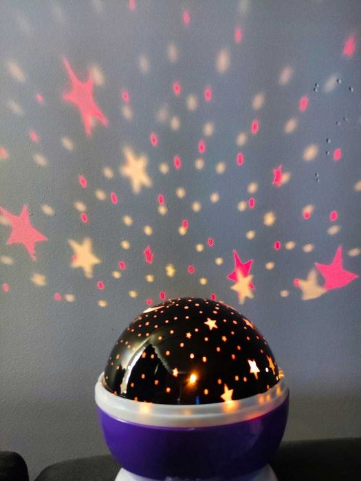 Lampka PROJEKTOR GWIAZD nieba obrotowa lampa star zabawka fioletowy