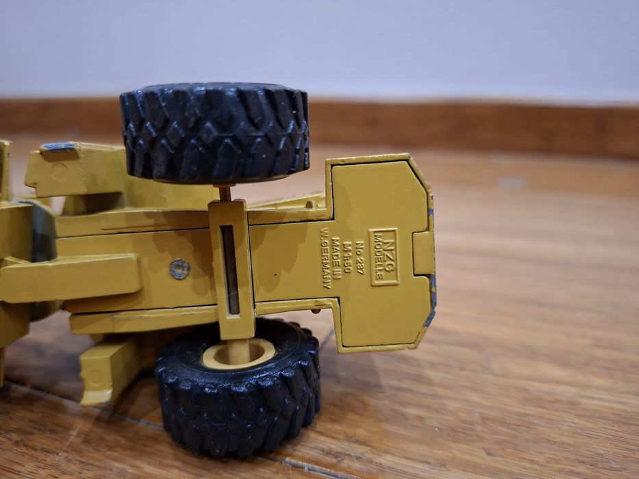 Model NZG 237 Caterpillar 966 1:50
