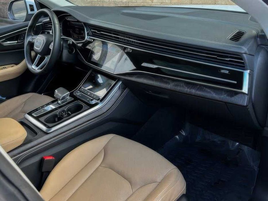 Audi Q8 quattro Premium Plus      2025