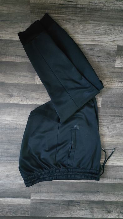 świetne dresowe spodnie ADIDAS jak nowe