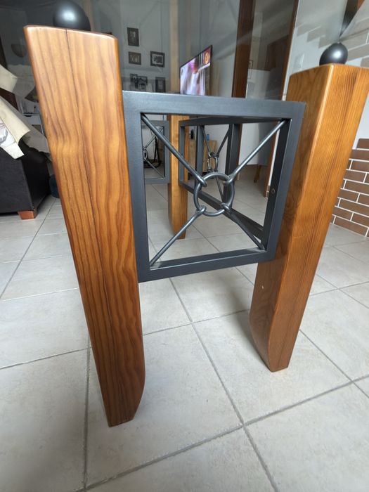 Mesa com tampo de vidro