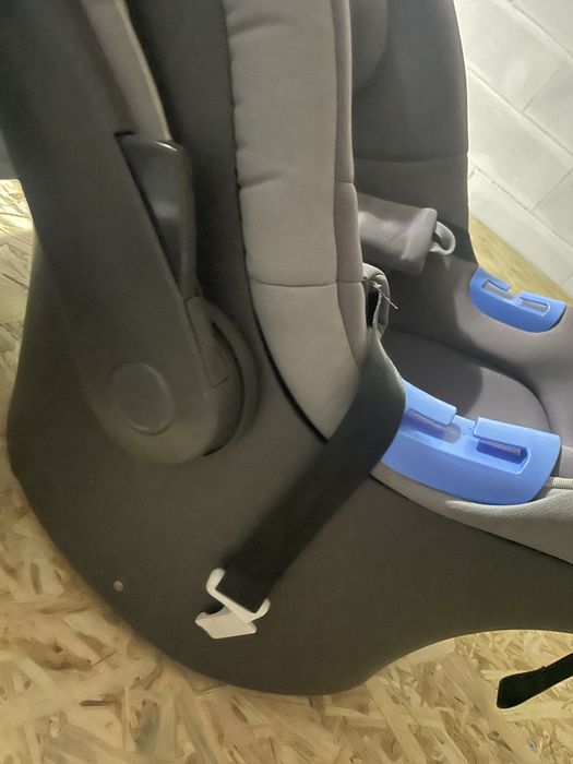 Cadeira auto em bom estado